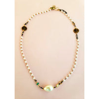 Perlia Blanca Necklace