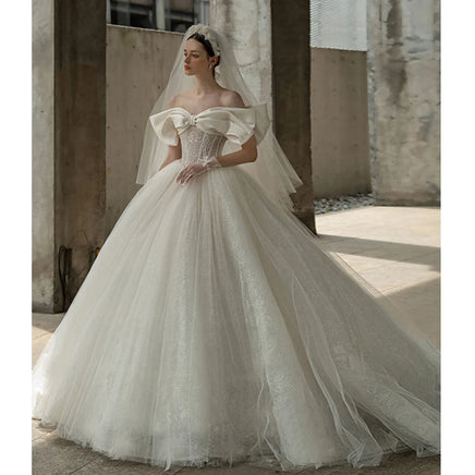 Off the Shoulder Sweetheart Neck Shiny Beading Pearls Bow Tulle Lace Bow Ball Gown Wedding Dresses with 100Cm Chapel Train