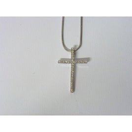 Ladies necklace with pendant in the shape of a cross