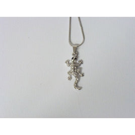 Ladies necklace with pendant in the shape of geko