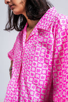 Q2 - Original Oversized Short Sleeve Shirt in Bright Pink
